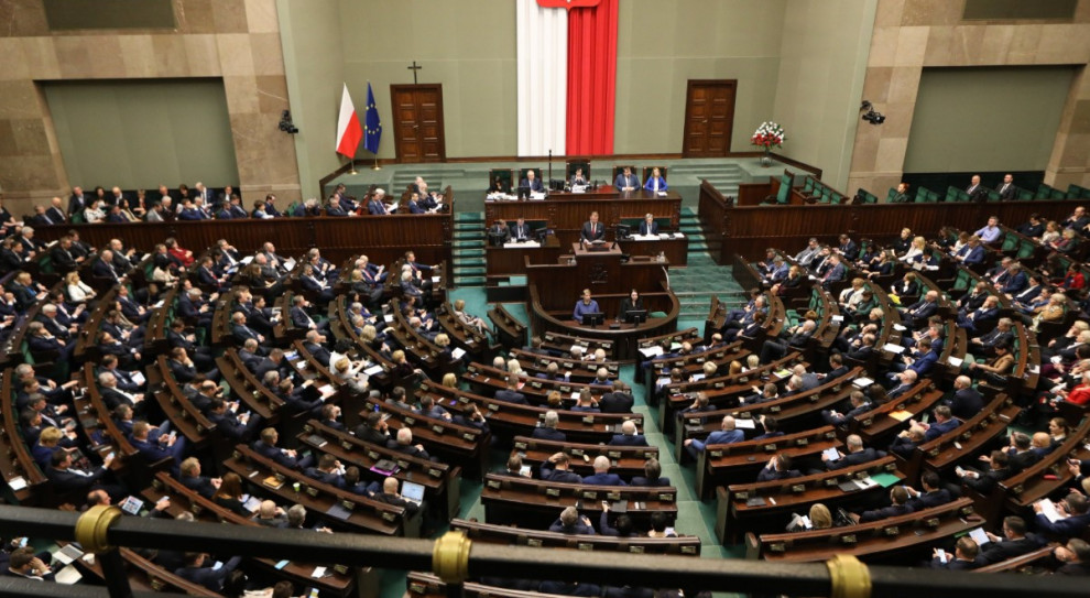Rząd w niedzielę skierował do Sejmu projekt ustawy w związku z prewencją i zwalczaniem chorób zakaźnych, w tym COVID-19 wywołanej koronawirusem. Fot. Sejm Opozycja krytykuje rządową specustawę: co z problemem pracowników, którzy chodzą chorzy do pracy
