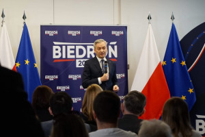 Robert Biedroń kusi emeryturami stażowymi w kampanii wyborczej