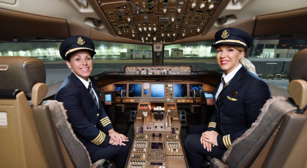 Żeńska załoga pilotowała samolot towarowy Boeing 777 Emirates SkyCargo fot. mat. pras. Kobieca załoga linii Emirates odwiedziła cztery kontynenty w 10 dni