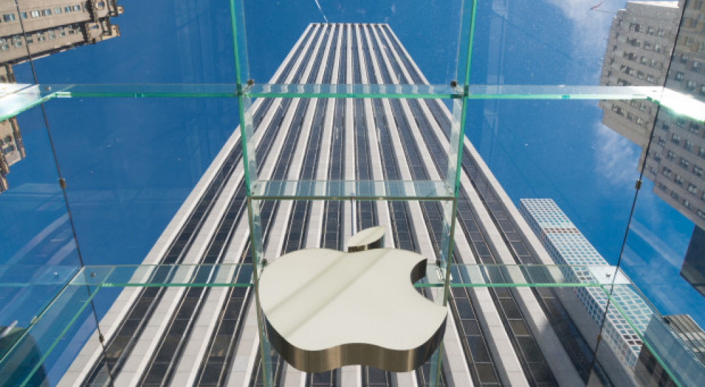 Apple zapewniło, że pozostaje w kontakcie ze służbami, cały czas dezynfekuje biura i sklepy (Fot. Shutterstock) Pracownik Apple ma koronawirusa. Firma dezynfekuje biura i sklepy
