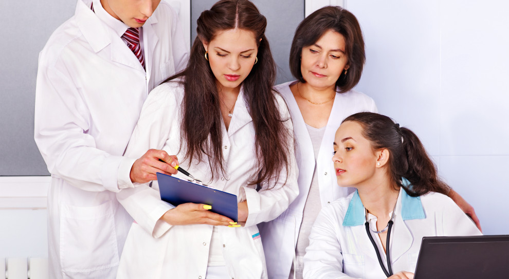 Wiceminister nauki podkreślił, że starsi studenci są już przygotowani do działań wspierających, np. w wywiadzie epidemiologicznym. (Fot. Fotolia) MNiSW apeluje do starszych studentów kierunków lekarskich o dyspozycyjność