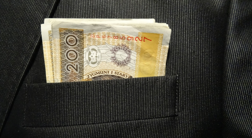 O 300 zł średnio więcej na etat otrzymają od 1 maja pracownicy sfery samorządowej w Elblągu. (Fot. Fotolia) W Elblągu będą podwyżki dla pracowników sfery samorządowej