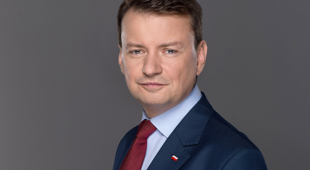 Minister obrony narodowej Mariusz Błaszczak. (fot. wikipedia/Kancelaria Premiera Służbę na granicach będzie pełniło 2,5 tys. żołnierzy