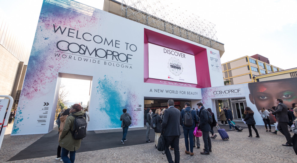 Targi COSMOPROF w Bolonii w 2018 r. (fot. pio3 / Shutterstock.com) Jak koronawirus wpłynie na polskich przedsiębiorców