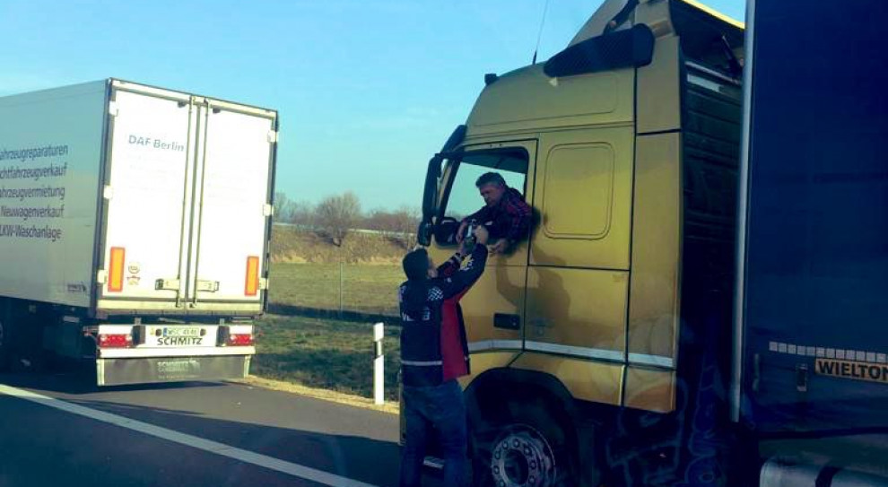 W takich czasach Orlen musi być solidarny - powiedział prezes PKN Orlen Daniel Obajtek (fot. Twitter/Daniel Obajtek) PKN Orlen wspiera kierowców na niemiecko-polskiej granicy - wydano ponad 25 ton żywności i napojów