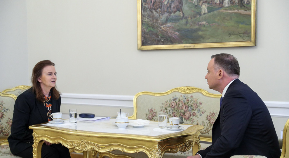 Prezydent Andrzej Duda spotkał się z prezes ZUS Gertrudą Uścińską. (Fot. twitter.com/prezydentpl) Prezydent rozmawiał z prezes ZUS m.in. o rozwiązaniach z pakietu antykryzysowego