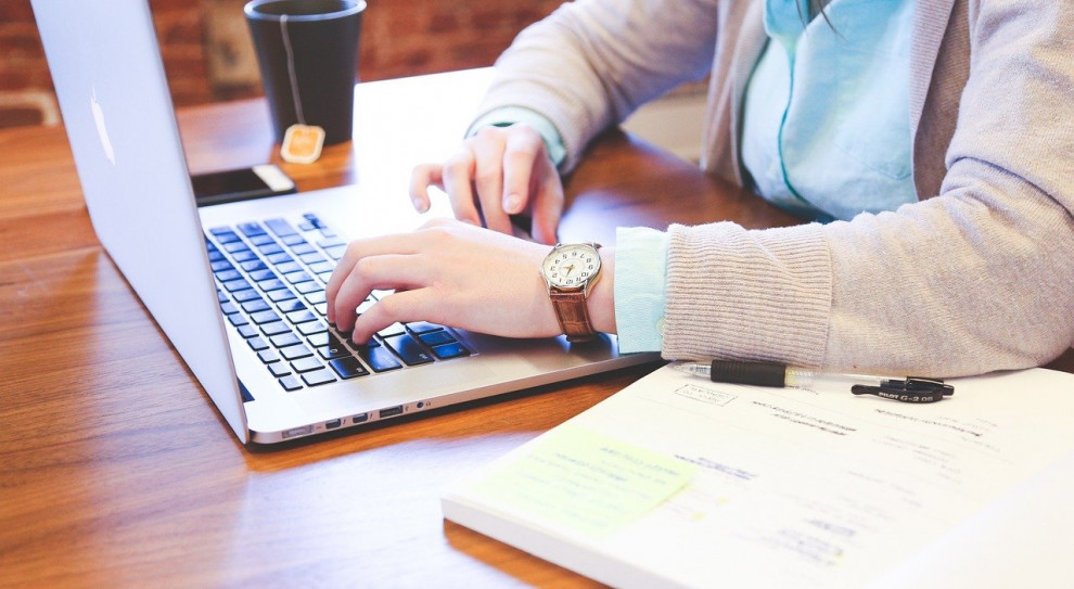 Obniżki wynagrodzeń nastąpią w niemal połowie firm (Fot. Pixabay) Cięcia wynagrodzeń strategią połowy firm na pandemię