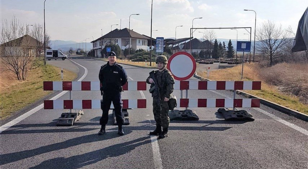 W ramach walki z rozprzestrzenianiem się koronawirusa podjęto decyzję o częściowym zamknięciu granic (fot. Twitter) BCC interweniuje ws. problemów cudzoziemców na granicach