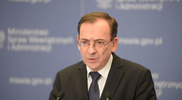 Szef MSWiA Mariusz Kamiński. (Fot. twitter.com/MSWiA_GOV_PL) Kontrole na granicy z Niemcami, Litwą, Czechami i Słowacją przedłużone do 13 kwietnia
