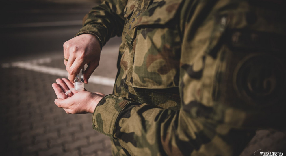 Terytorialsi codziennie narażają się, wspierając walkę z koronawirusem. Test, który przyszło im przejść, zdają celująco. (fot. TT/WOT) Terytorialsi: Niepokój jest, ale wiedzieliśmy, na co się piszemy