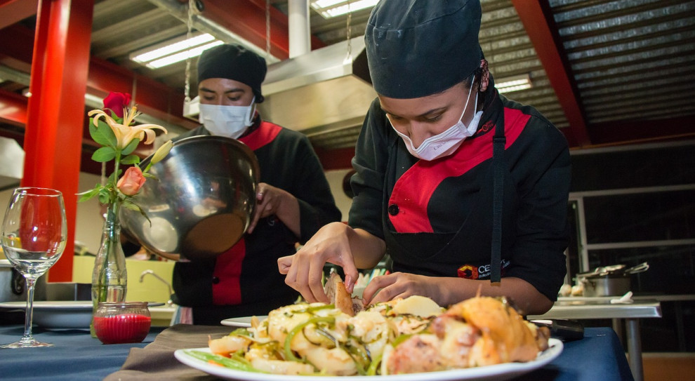Jedną z branż, które najbardziej cierpią z powodu obecnego kryzysu, jest gastronomia (Fot. Pixabay) COVID-19. Z wypłatami za marzec może być problem przez koronawirusa