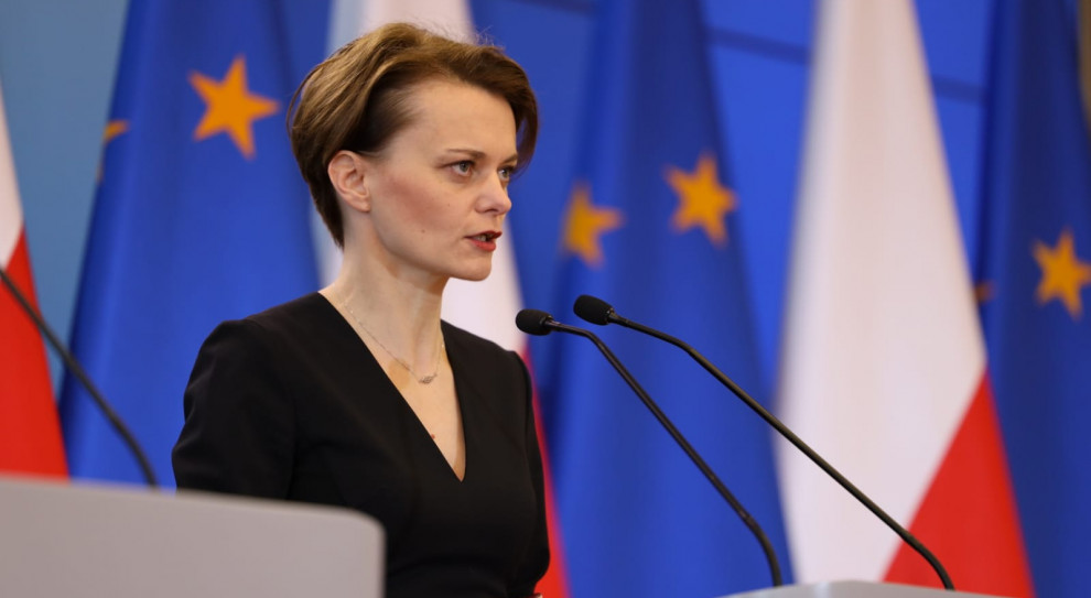 Minister rozwoju Jadwiga Emilewicz. (Fot. twitter.com/JEmilewicz) Emilewicz: Rząd nie planuje zamykania przedsiębiorstw produkcyjnych