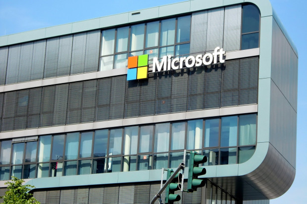 Microsoft daje rodzicom trzymiesięczny urlop