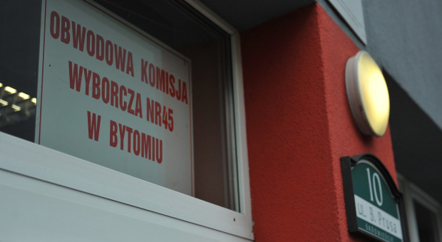 Przewodniczący komisji zarobią 500 zł, ich zastępcy - 400 zł, a członkowie obwodowych komisji wyborczych - 350 zł. (Fot. PTWP) Komitety kandydatów na prezydenta zgłosiły osoby do pracy w obwodowych komisjach wyborczych