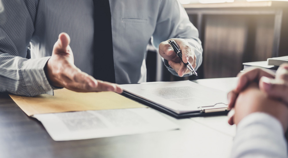 W pomoc oprócz prawników zaangażowali się także posłowie (fot.shutterstock) Ruszył projekt darmowych porad prawnych dla pracowników