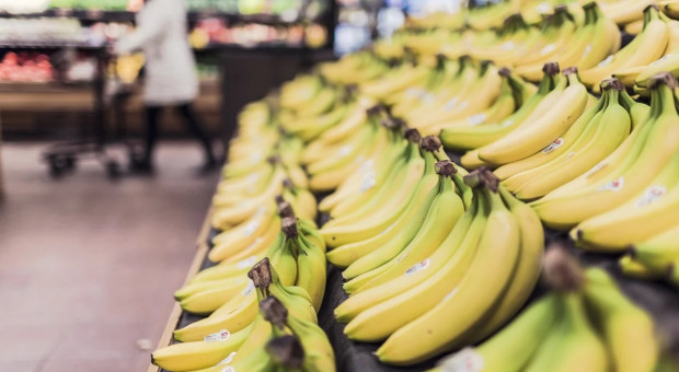 Powszechnie znane są przykłady sklepów rozszerzających asortyment, wprowadzających do oferty produkty spożywcze (fot. Shutterstock) Sklepy znalazły sposób na lockdown. Oto co robią