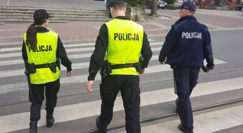 Każdego dnia do działań prewencyjnych, mających na celu zapewnienie bezpieczeństwa, skierowanych jest ok. 25 tys. funkcjonariuszy (fot. www.slaska.policja.gov.pl) 100 policjantów zarażonych koronawirusem. Ponad 1,8 tys. było lub jest na kwarantannie