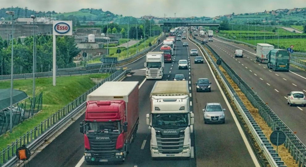 Wydłużono ponadto tygodniowy limit czasu prowadzenia pojazdu do 60 godzin (fot. pixabay.com) Minister Infrastruktury wydłużył normy czasu pracy kierowców