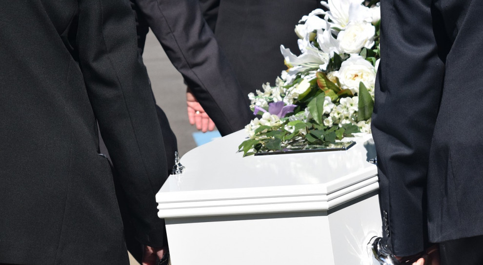 Przedsiębiorcy pogrzebowi nie otrzymali żadnych procedur dotyczących odbioru osób zmarłych z domów objętych kwarantanną. (Fot. Pixabay) Pracownicy zakładów pogrzebowych nie są odpowiednio chronieni przed zakażeniem