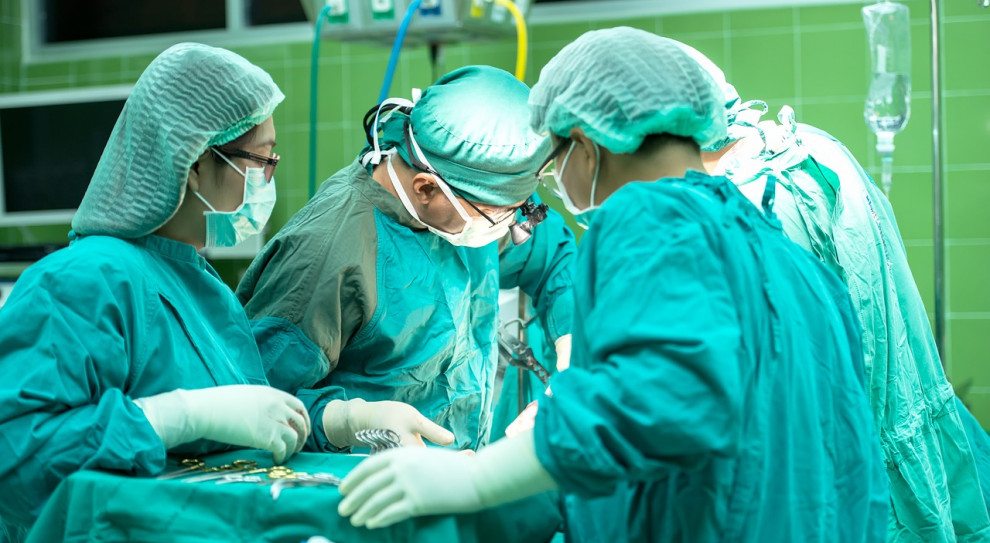 Zakaz pracy w kilku miejscach ma objąć medyków leczących chorych na COVID-19 (fot. pixabay) W tym tygodniu rozporządzenie, które zabroni medykom pracy w kilku miejscach