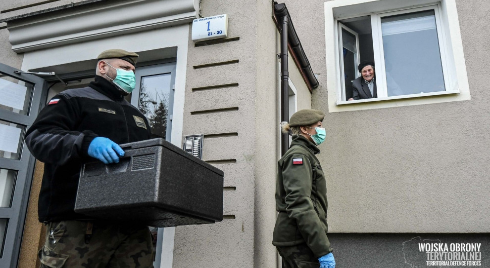 Zadaniem rekruterów jest wyszukiwanie kandydatów m.in. podczas spotkań z uczniami szkół średnich lub członkami organizacji proobronnych (fot. mat.prasowe) Nabór do WOT z pomocą mobilnych rekruterów