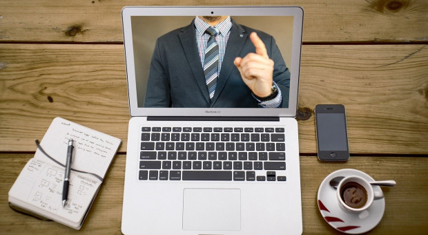 Sąd Arbitrażowy przy Krajowej Izbie Gospodarczej przeprowadził pierwszą wideorozprawę (fot. Pixabay) Wideorozprawa. Rozwiązanie, gdy czas gra na niekorzyść