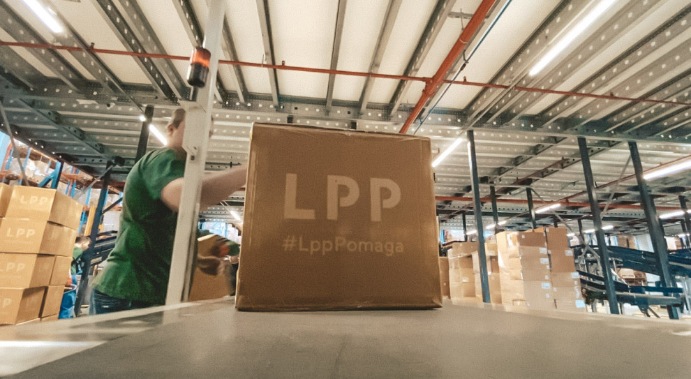 Zakres pomocy w ramach akcji #LPPpomaga to obecnie już ponad milion sztuk masek ochronnych, których wartość rynkowa wynosi 5,4 mln złotych (Fot. mat. pras.) Kolejne wsparcie od polskiej firmy. Dała już 5,4 mln zł na walkę z koronawirusem