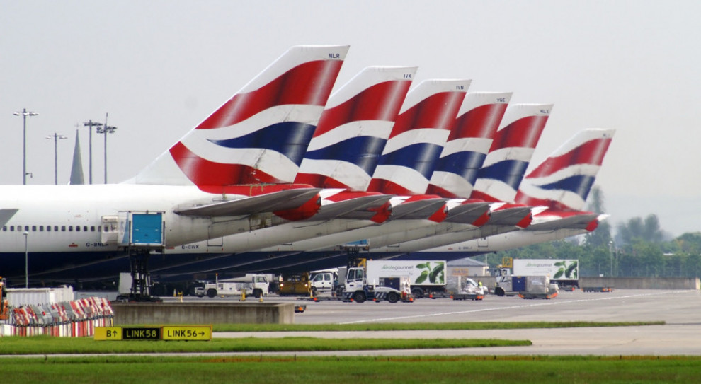 Linie lotnicze British Airways są zmuszone do redukcji zatrudnienia o jedną czwartą z powodu trwającej pandemii koronawirusa (Fot. Shutterstock) British Airways mogą zwolnić 12 tys. osób