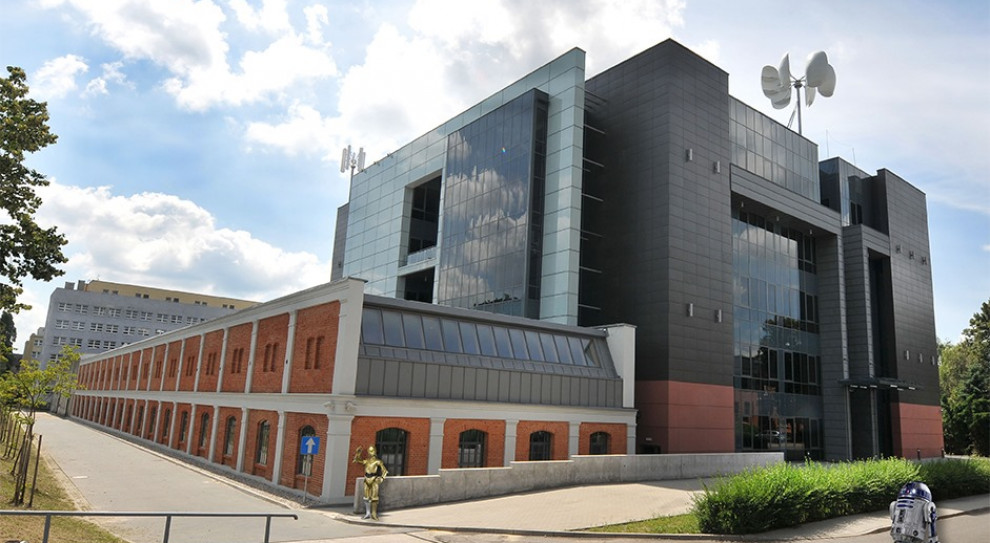 PŁ w roku akademickim 2020/2021 przygotowała ponad 5,8 tys. miejsc na 53 kierunkach. (Fot. Facebook) Politechnika Łódzka niedługo rozpocznie rekrutację