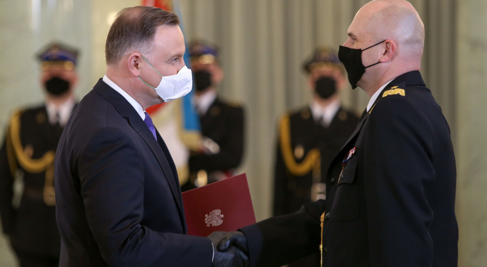 Prezydent stopnie nadbrygadiera nadał komendantom na wniosek ministra spraw wewnętrznych i administracji (fot. Eliza Radzikowska-Białobrzewska/KPRP) Prezydent wręczył nominacje generalskie komendantom PSP