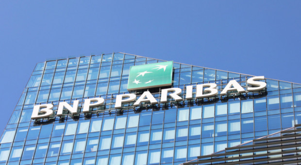 Bank BNP Paribas wspiera służbę zdrowia w walce z pandemią Covid-19. (Fot. Shutterstock) BNP Paribas sfinansuje 500 testów dla pracowników laboratoriów