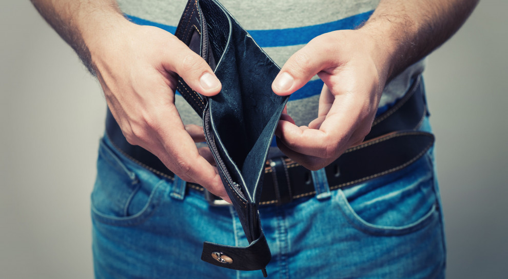 Zasiłek dla bezrobotnych wyniesie 1200 zł. Będzie też dodatkowy zasiłek (fot. shutterstock) Zasiłek dla bezrobotnych zostanie podniesiony. Będzie też dodatkowe wsparcie