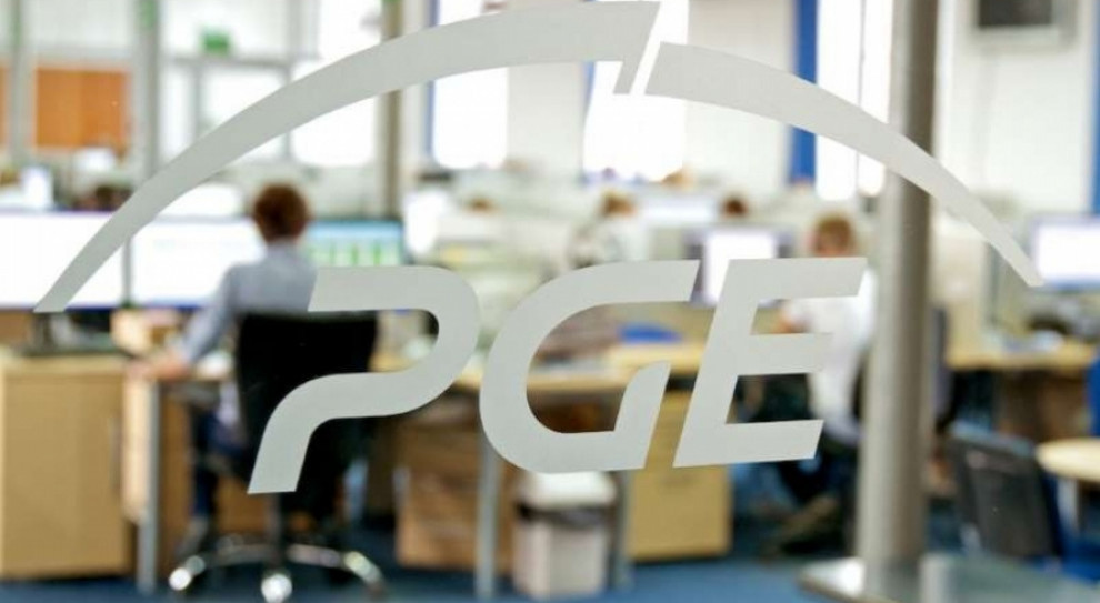 Strategia największej polskiej spółki energetycznej zakłada, że w 2050 r. 100 proc. sprzedawanej energii elektrycznej będzie pochodziło z OZE. (Fot. gkpge.pl) Zarząd PGE prezentuje pracownikom kolejnych spółek z grupy nową strategię