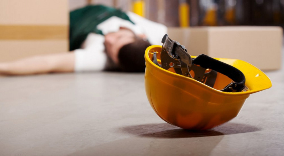 Już ponad dwa miesiące polscy pracodawcy i pracownicy mierzą się z nową rzeczywistością. Fot. shutterstock Medycyna pracy i szkoleniami BHP w czasie pandemii. Resort daje wskazówki
