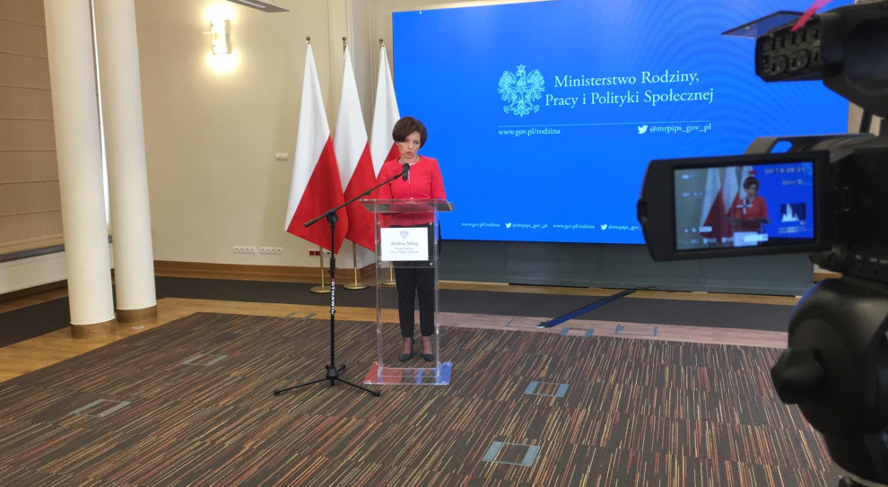 Marlena Maląg, szefowa resortu pracy. Fot. Twitter/Ministerstwo Rodziny Minister podsumowuje walkę z pandemią. Kogo gani, kogo chwali?