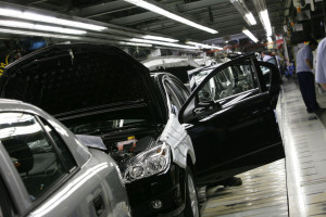 Fabryki samochodów stoją i zwalniają