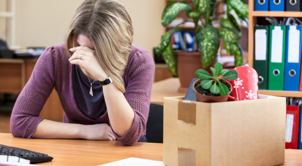 Wyraźnie spada odsetek osób, które odczuwają duże lub wyraźne obawy o utratę pracy. Fot. shutterstock Pracownicy powoli odzyskują pewność siebie. Strach przed zwolnieniem maleje