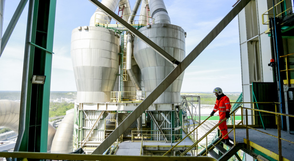Obecnie aż 26 proc. pracowników w Polsce obawia się zwolnienia. To najwięcej od 10 lat! Fot. Lafarge Lafarge dołączyła do akcji #niezwalniajmy