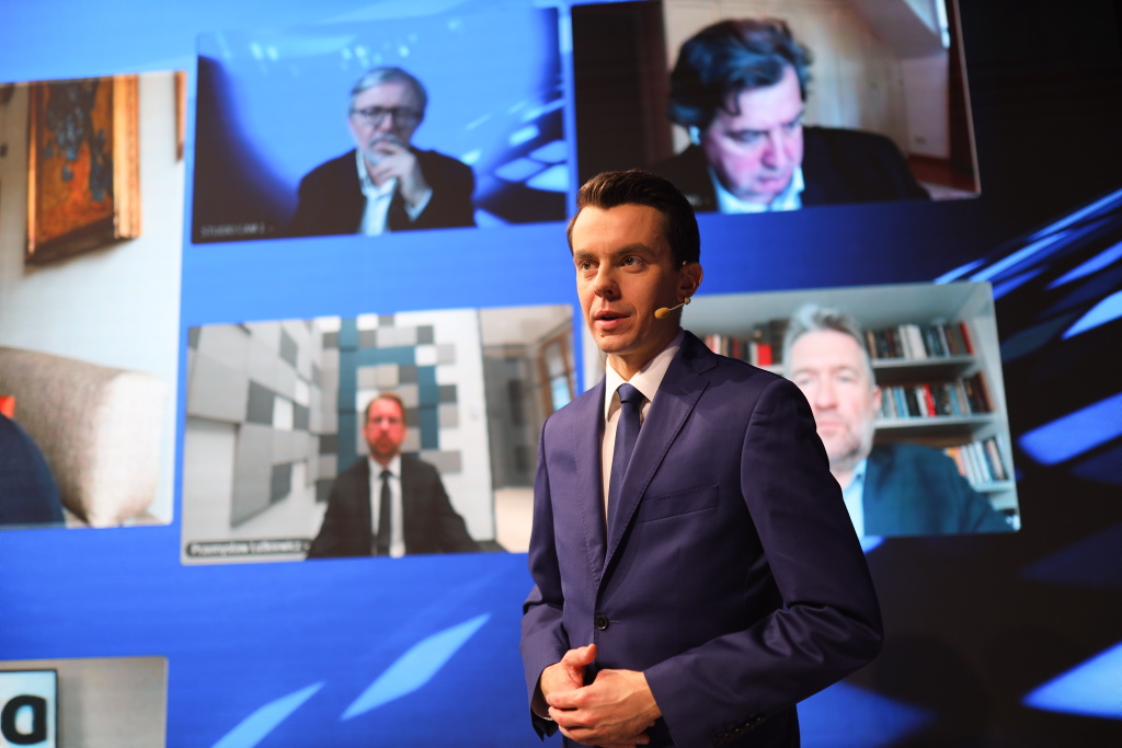 Prowadzącym debatę Nowa Gospodarka był Adam Sierak, dziennikarz WNP.PL. Fot. PTWP