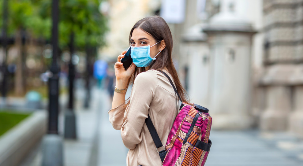 Młodzi skarżą się na obostrzenia sanitarne, które utrudniają im znalezienie pracy i odbycie szkoleń (fot. shutterstock) Przełożone rekrutacje, odwołane staże i nauka zdalna. Absolwenci 2020 straconym pokoleniem
