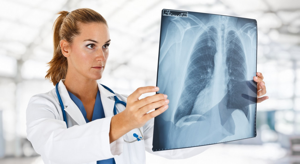 Pieniądze na dodatkowe wynagrodzenie pochodzą z budżetu państwa. (Fot. Fotolia) NFZ wypłacił prawie 18 mln zł na dodatkowe świadczenie dla medyków