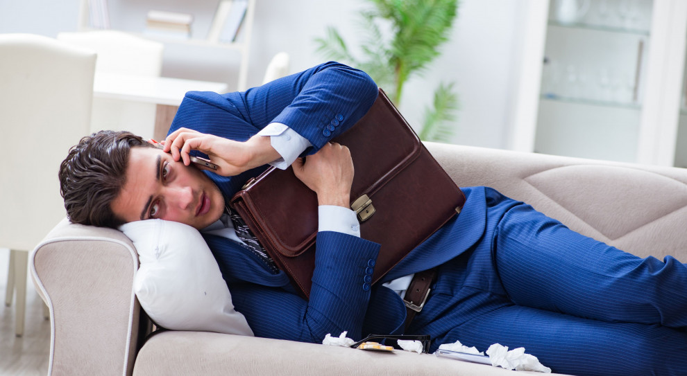 Dużym impulsem do pójścia do lekarza okazał się koronawirus, wywołane nim obawy oraz lęki dotyczące możliwych perturbacji na rynku pracy (fot. shutterstock) Zwolnienie lekarskie zamiast zwolnienia z pracy