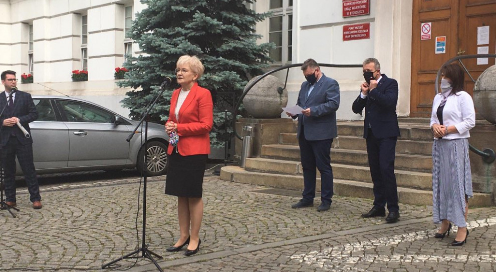 Pomoc otrzymało ok. 50 tysięcy pracowników - powiedziała Iwona Michałek (fot. twitter.com/IwonaMichalek) 662 mln zł na ochronę miejsc pracy w kujawsko-pomorskim