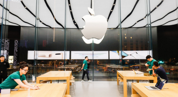 Pracownikom udostępniona została możliwość przeprowadzenia testu na obecność koronawirusa. (Fot. Shutterstock) Apple udostępnia testy na koronawirusa wracającym do biura pracownikom