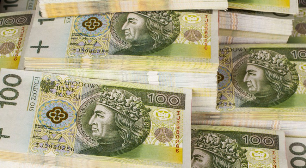 Do 1 czerwca dolnośląskie oddziały ZUS wypłaciły przedsiębiorcom i osobom wykonującym umowy cywilnoprawne już ponad 161,4 mln zł świadczeń postojowych. (Fot. Shutterstock) Na Dolnym Śląsku ZUS wypłacił 20 mln zł zasiłku opiekuńczego i 161 mln zł postojowego