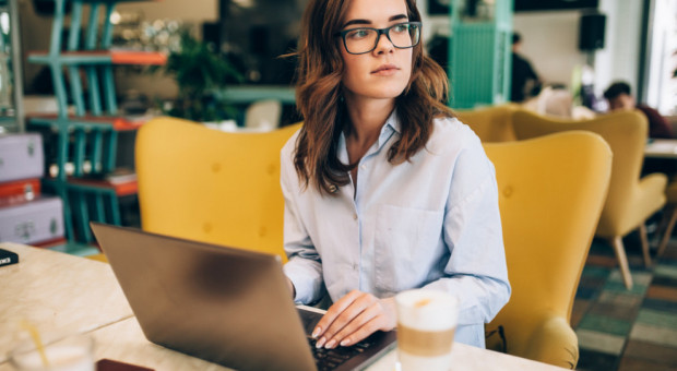 Resort nauki zaleca zdalne egzaminowanie studentów (Fot. Shutterstock) Resort nauki wyjaśnia, jak uczelnie przeprowadzać mogą zdalnie zaliczenia i egzaminy