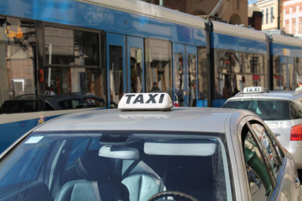 Przychody taksówkarzy spadły dramatycznie