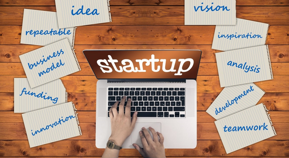 HelloMasks przepuszczają powietrze, ale zabezpieczają użytkownika przed wirusami i bakteriami.(Fot. Pixabay) Szwajcarski start-up zebrał ponad 1 mln dolarów produkcję przezroczystych masek