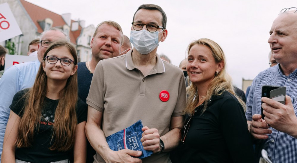 Premier Mateusz Morawiecki. (Fot. Twitter.com/MorawieckiM) Premier: "ochronne" dla górników to nie "postojowe"