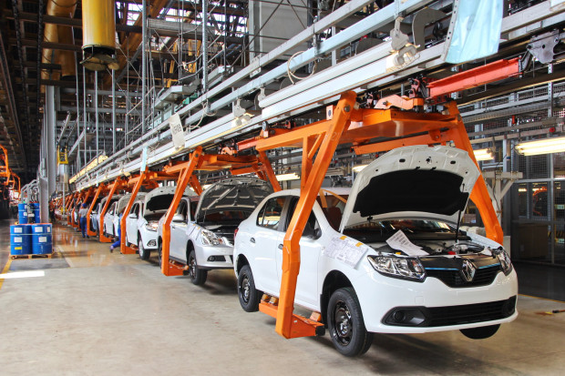 Renault tnie zatrudnienie w działach inżynierskich